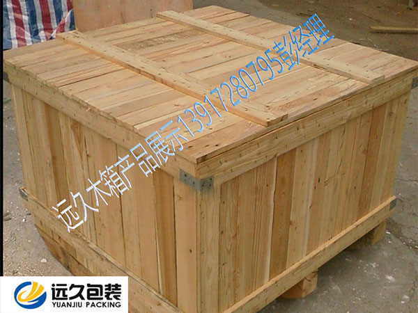 可以通過底盤結(jié)構(gòu)設(shè)計(jì)來提高包裝木箱的抗沖擊能力